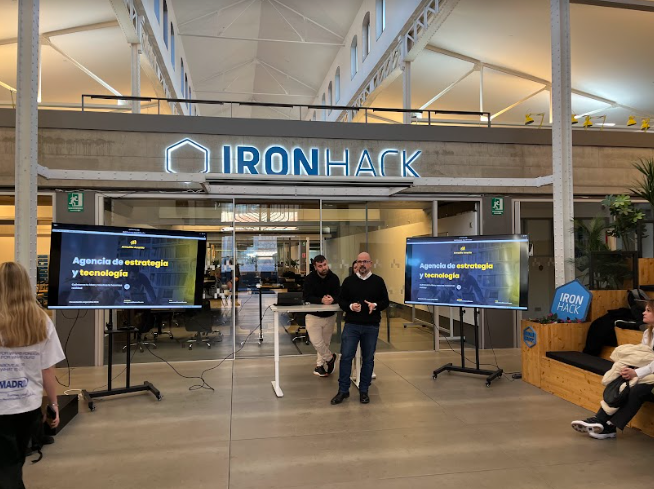 SomosArmadillos's tweet image. En Armadillo Amarillo siempre damos oportunidad a futuras promesas del desarrollo de software. Muchas gracias a @ironhackspain por contar con nosotros en vuestra jornada de puertas abiertas. #desarrollosoftware #desarrolloapp #tecnologia #innovacion #empleo