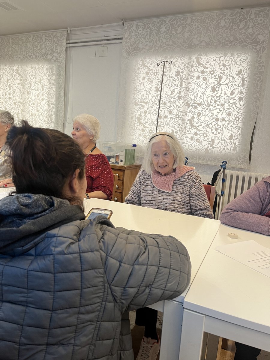 centrocatite's tweet photo. El Barcelona Music &amp;Health Institute nos visitó ayer para que los residentes ayudaran a la realización de una aplicación que beneficiará a personas de la tercera edad que puedan presentar psicopatologías, relacionadas con el acercamiento que tuvieron con la música. https://t.co/LTjSpn0UMA