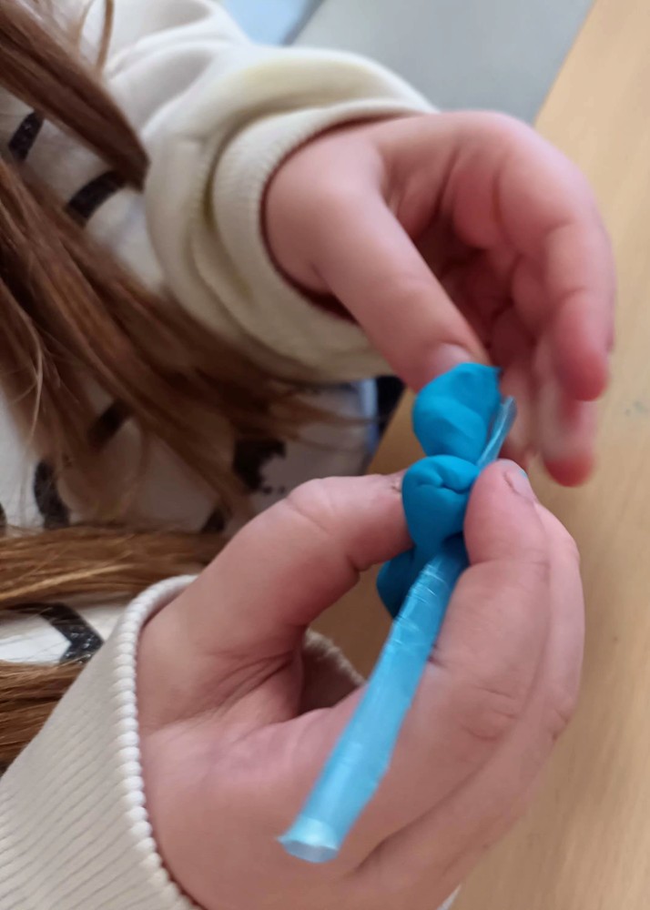 KS1 Art Club. Sculpting with playdough and drinking straws. #ArtAndDesign #ChildrensArt #ContainmentSchema #DecisionMaking #FineMotor #INDEPENDENCE #IndependentLearning #KeyStage1 #Moulding #Playdough #Sculpt #ShapeAndSpace #SpatialAwareness #SummerwoodSchool @SummerswoodPS