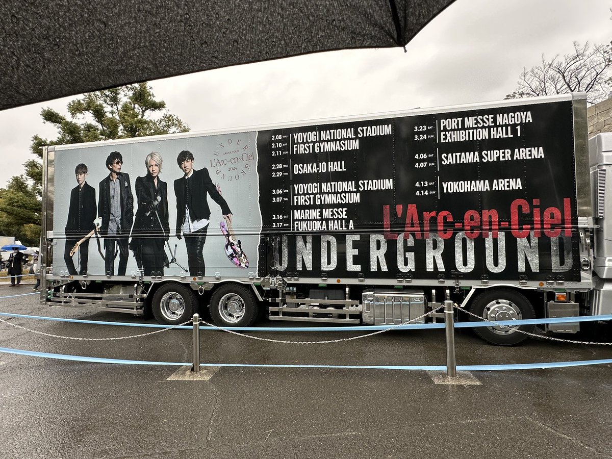 HydeAKIO's tweet image. 大阪城ホール2日目！！
雨は止まないけどUNDERGROUNDツアー楽しんできます😁✨
今日は何時から開演かな〜！？
雨よ止んでくれー☂️
#ラルク #LArcenCiel 
#UNDERGOUND #大阪城ホール