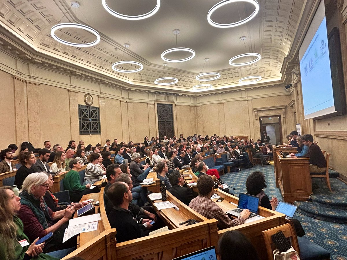 🔵 L’événement continue avec la première table ronde « Le réemploi solidaire : un levier concret de transformation de la société » animée par Anna Pineau <a href="/ademe/">ADEME</a>, Catherine Mechkour Di-Maria <a href="/Ressourcerie/">Réseau National des Ressourceries et Recycleries</a>, Mathilde Renault Tinacci et Pierre-Eric Letellier @Heureux_Cyclage