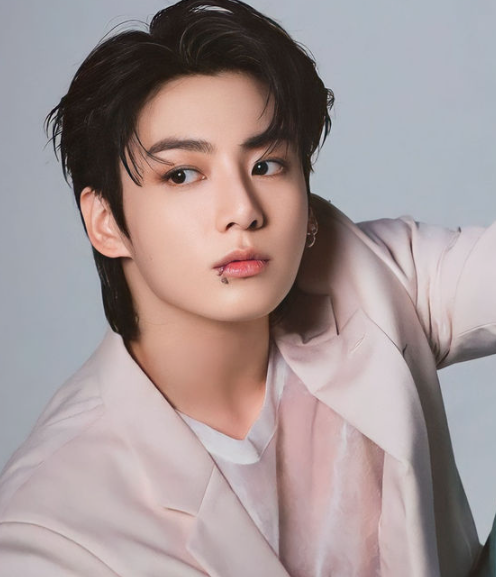 AboutMusicYT's tweet photo. Jungkook has now surpassed 5 BILLION streams on Spotify.

- He's the most streamed kpop soloist on the platform. https://t.co/LLMTzIi3Bf