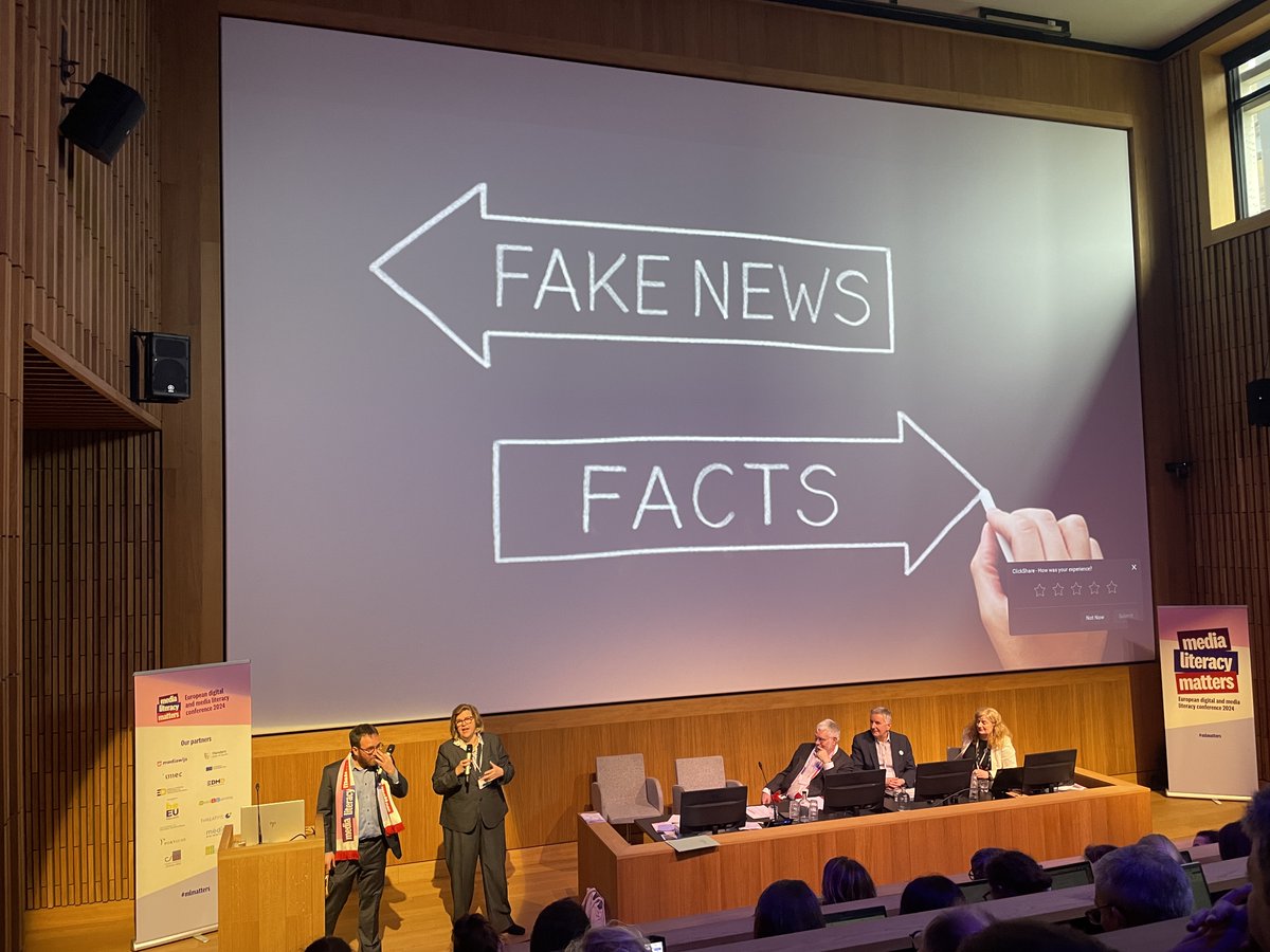 smerljak's tweet image. Fantastic conversation and dialogue lesson from @reneehobbs and Bert Pieters  from @MediaWijsBe at #mlmatters conference; especially the take away on  the need for active listening and guidance in #MediaLiteracy workshops and classrooms in general.