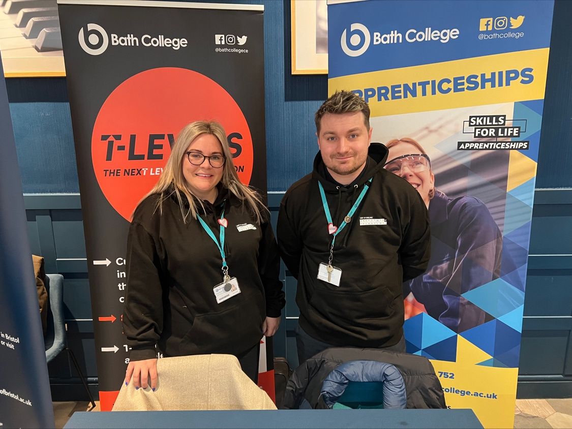 BathCollege's tweet image. We&apos;re at the Apprenticeship &amp;amp; Technical Education Roadshow along with our partners in the @WEIoT. 🚀💫

We&apos;re talking to employers about supporting with skills needs to boost business and promoting career opportunities to local schools.

#MyBathCollege #WEIoT #LoveOurColleges