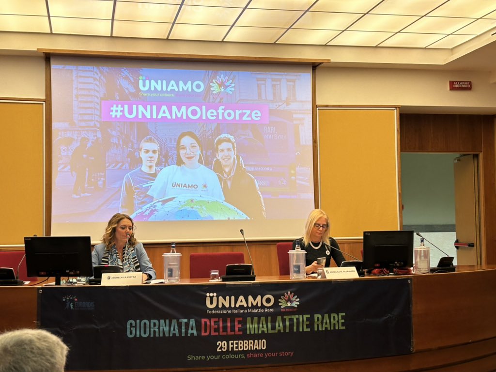 La Presidente di <a href="/uniamofimronlus/">uniamomalattierare</a> apre i lavori della Giornata delle #MalattieRare leggendo il messaggio del Presidente #Mattarella che sottolinea come #medicinapersonalizzata, #genomica e #biomedicale rendono incoraggiante il futuro dei pazienti <a href="/rarediseaseday/">Rare Disease Day</a>. <a href="/AssobiotecNews/">Assobiotec News</a>