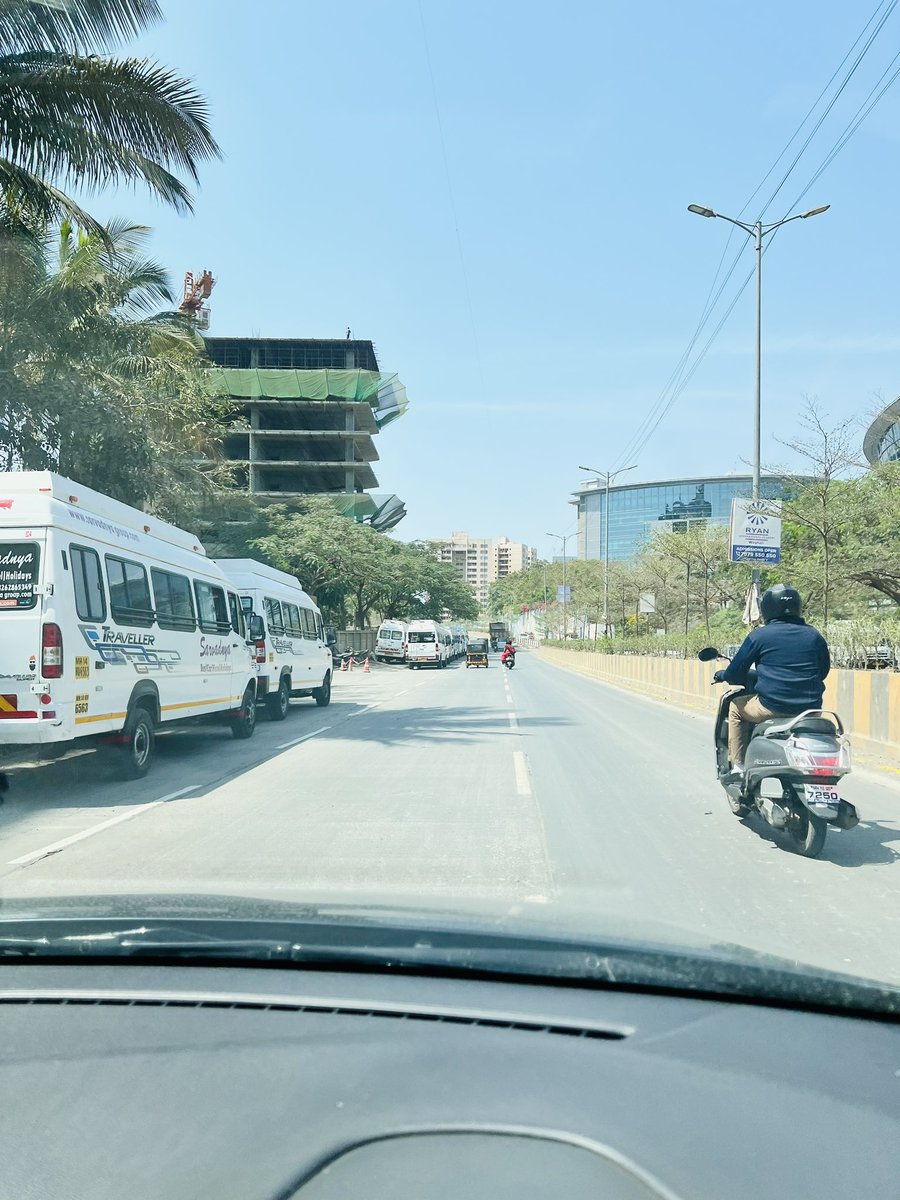 varun_j13's tweet photo. Buses and Traveller vans parked on footpath and road daily causing public nuisance and public property loss to @PMCPune . @CPPuneCity @PuneCityPolice. At kharadi behind EON IT PARK. https://t.co/1FoPUn3Fos