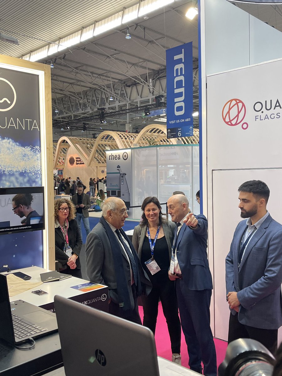 El Conseller de Recerca i Universitats @quimnadal visita l’estand de la @QuantumFlagship per veure els avenços de les tecnologies quàntiques a la regió. @LuxQuanta @quside @qilimanjaro @QSNP_eu