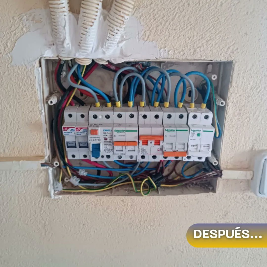 ANTES Y DESPUÉS 📸

Muchas veces hemos comentado la importancia de distintos aspectos en tu instalación. La orientación, los materiales y la instalación eléctrica son esenciales.

Con estos cambios, ¡la producción puede incrementar en gran medida!