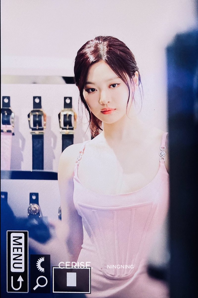 cerise1023's tweet photo. 240229 Versace

#에스파 #닝��� #AESPA #NINGNING https://t.co/XhXaSBnN4q