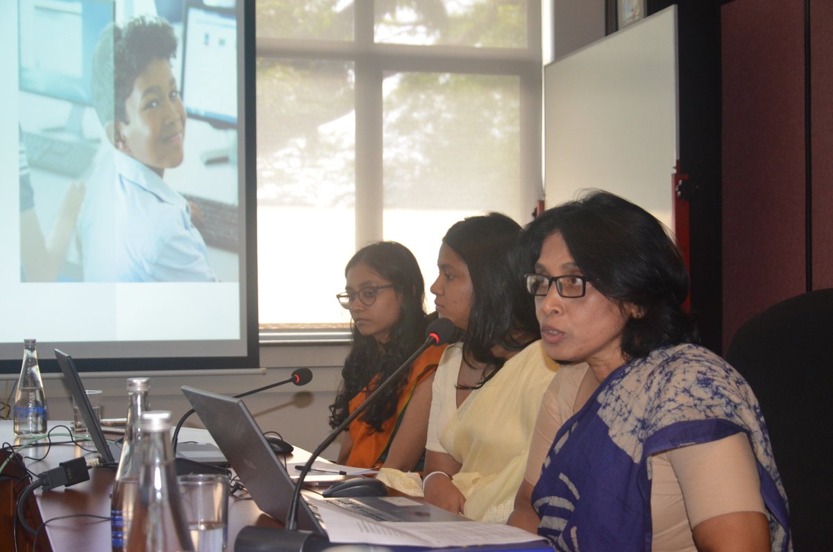 TalkEcon_IPS's tweet photo. ๐ Key insights from a pivotal hybrid roundtable on #EdTech & its role in achieving SDG 4 - Quality Education, hosted by IPS.
Experts from Asia & MENA, including policymakers & stakeholders, discussed the evolution of Ed-tech & its challenges.
#EdtechforSDGs
(1/3) https://t.co/H6HkxAwGRH