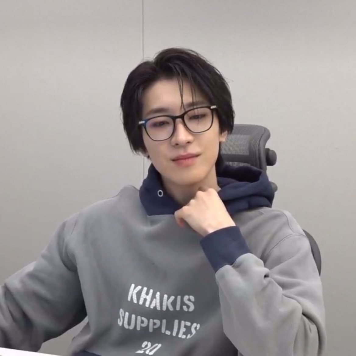 wwlake's tweet photo. 오늘자 게임보이 원우 얼굴 https://t.co/pZrHrN7Xcb