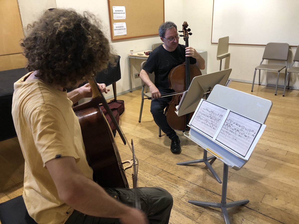 EsmucAntiga's tweet photo. El #professorESMUC EMMANUEL BALSSA @EmmanuelBalssa fent classe al @EsmucAntiga de l’@esmuccat 
 
#MúsicaAntiga #EarlyMusic https://t.co/goKA8Wxkcd