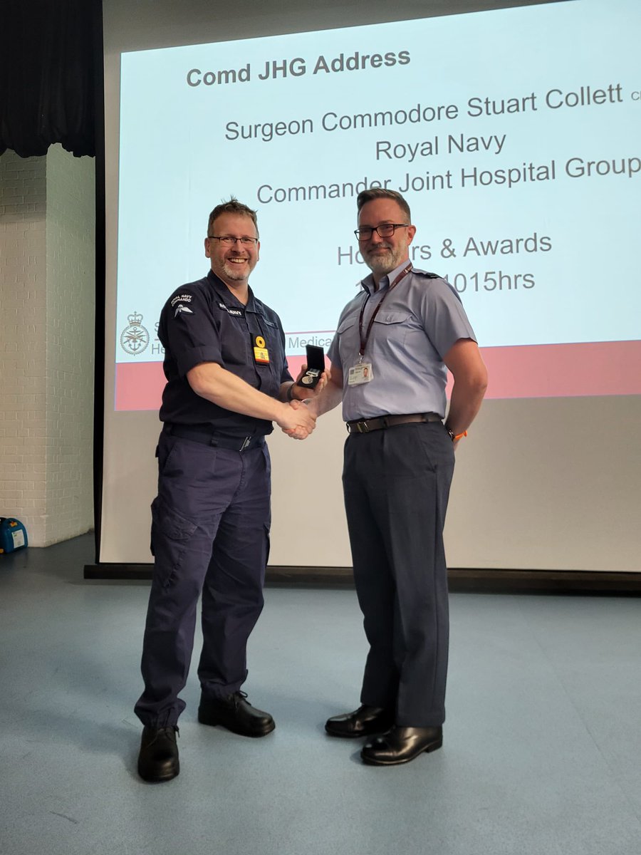 Massive thanks to Comd JHG for visiting us yesterday here at JHGSW, and for helping to present awards at our Unit Briefing Day. Showcasing the amazing work and long term service from our SP. @DMS_ComdJHG