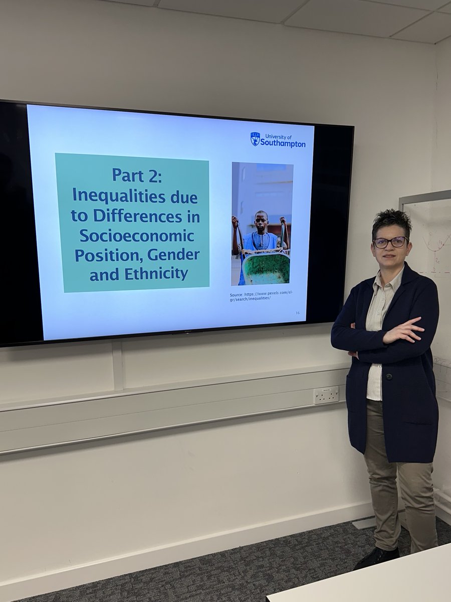 🌟How does older people's health vary by gender, ethnicity, housing, social class, income & neighbourhood? Dr Dalia Tsimpida discusses causes of health inequalities & policy interventions. Dive into Gerontology @unisouthampton! shorturl.at/dILW9 #Gerontology #HealthyAgeing