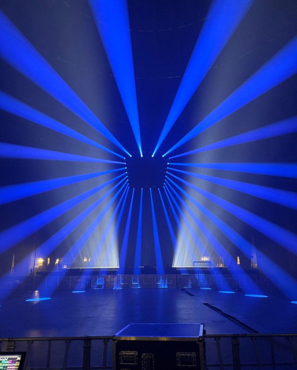 PROLIGHTS_media's tweet image. Experience Brilliance at Century Hall Breslavia with 24 Astra Hybrid330 Lights by Show Design! ✨

#PROLIGHTS #AstraHybrid330 #ShowDesign
