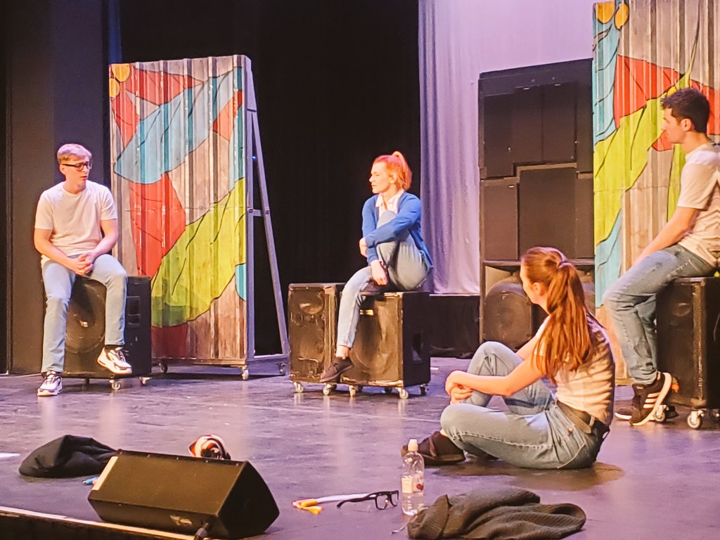 An amazing performance today by @TiUTheatre to over 450 students in Year 9 and 10 followed by a drug workshop full of useful information and advice and then careers advice and discussion with y13 Drama students.❤️ Stories told through theatre can change lives. @StBenedictDerby