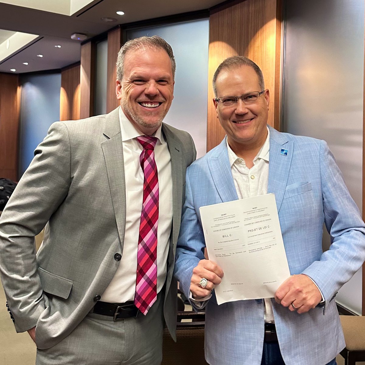 We just tabled Bill C-64, the Pharmacare Act. 

💊This important legislation will guide our government’s work to deliver National Universal #Pharmacare for all Canadians.