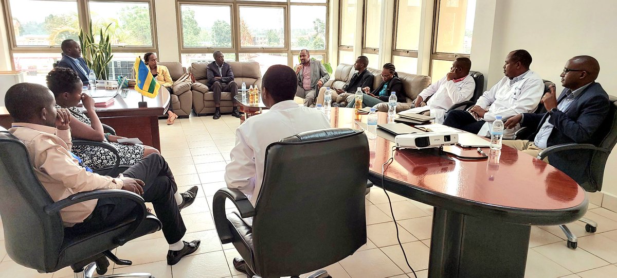Today, we welcomed Dr. Loko Abraham, CEO of @Rwandasupply, along with other senior managers from RMS Ltd, to discuss the status of medical products and equipment supplied by RMS Ltd, areas for improvement, and measures to increase the availability of medical products @chu_butare.