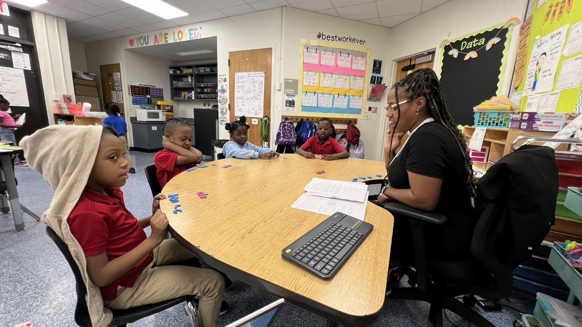 Our kindergarteners learning about “magic e” 😉💫🪄