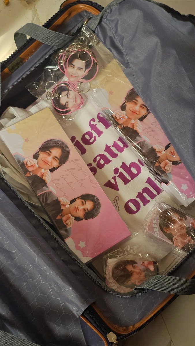 saturn_days_'s tweet image. Hello Filo Satss! We still don’t have a specific place where we can distribute our freebies yet. Pero if you do see us with our freebies, feel free to approach us.  Gala gala lang kami sa venue.

See you!
#JeffSaturInManila 
#SpaceShuttleNo8inManila 
#JeffSatur