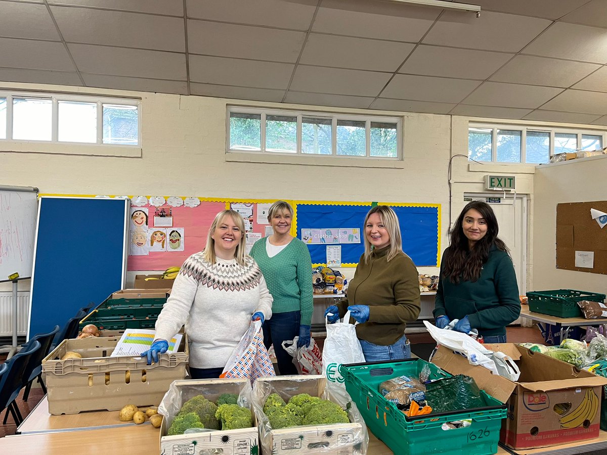stfcov's tweet image. Our Social Supermarket was very busy again today and we are very grateful to the staff from @CadentGasLtd  for their support. They not only helped set the supermarket up, helped with deliveries and packing bags but they stayed all afternoon and helped our clients shop.