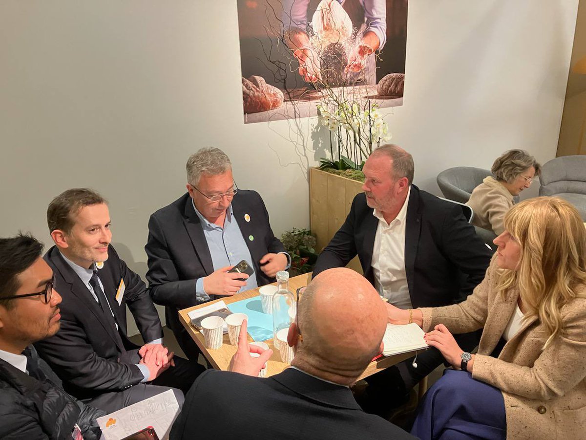 Discussion avec <a href="/EricTHIROUIN/">Eric THIROUIN</a> sur l'avenir des céréaliers 🌾 : de l'évolution des parcelles à la robotisation en agriculture : 
➡️Nous sommes engagés à soutenir l'innovation pour une agriculture productive et responsable. 
#AGPB #InnovationAgricole #SouverainetéAlimentaire
