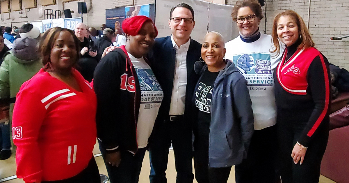 #TBT to Philly's MLK Day of Service! Thousands volunteered & celebrated Dr. King & the 60th anniversary of the Civil Rights Act. Our team hosted a table promoting health & justice. Together, we can make a difference. 😊