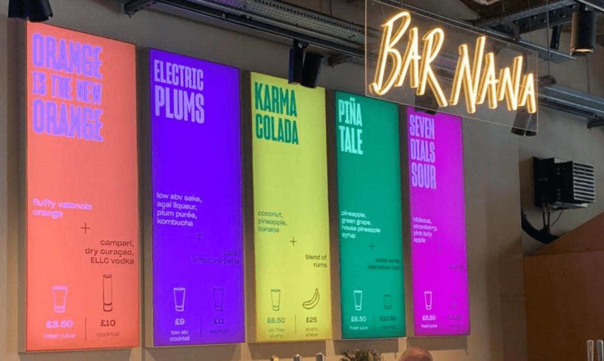 Colour-changing lightboxes at Bar Nana 🌈 💡🍸 Idea? A vibrant juice bar by day and cocktail bar by night needing a bold display Solution? Our Ledge 65 lightboxes (6 total) with full flexibility to control the colours to suit the mood. Read more here ➡️ ow.ly/u8wY50QFE0t