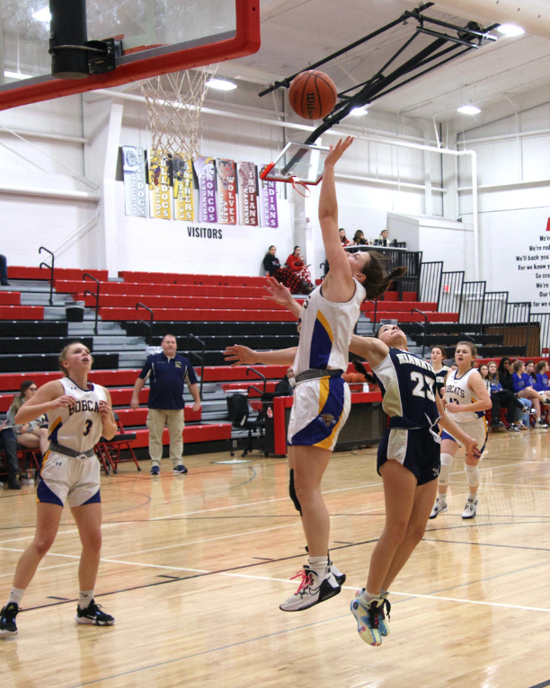 YouCantDefendUs's tweet photo. HALEY "HAMMER" McCOY
LITTLE 10 ALL-CONFERENCE
*Unanimous Selection

Season Stats
13.1 PPG
4.3 RPG
2 SPG
1.5 APG

@HaleyMcCoy22 ended her varsity career with 953 Career Points
-3 year Varsity Letter winner
- 2 time Amboy All-Tournament Team https://t.co/23XHITekcb