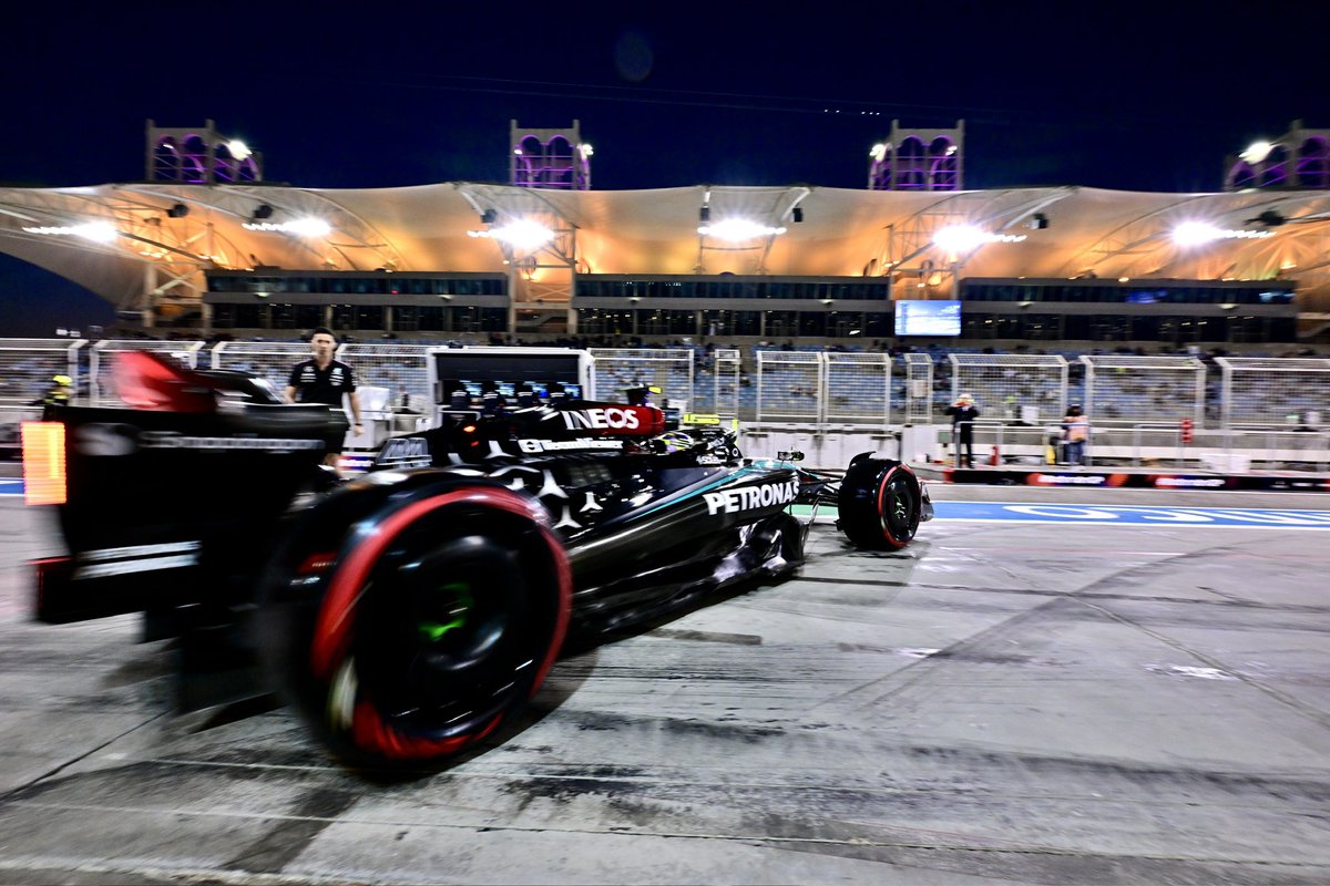 Practice sessions once again, this time under the lights! #F1 #BahrainGP