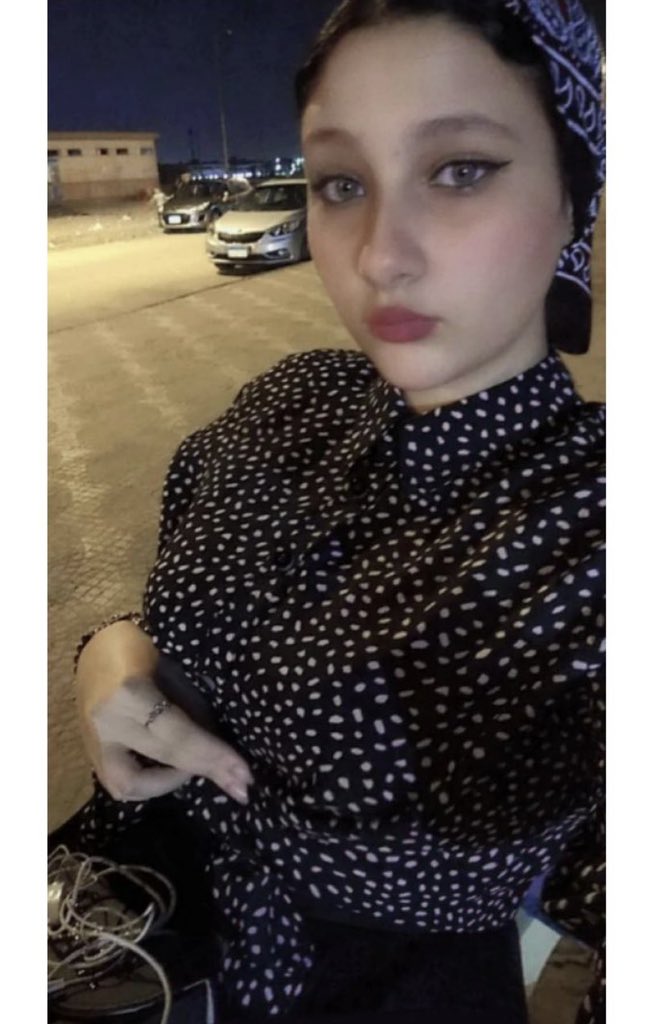 انشرو صور القا.تله دي في كل مكان افضحوها عرفو كل الناس انها مجرمه بنت احبه سممت صاحبتها في السكن وصورتها في الحمام بدون علمها انشرو صور المجرمين ياولاد الاحبه مش صوره الضحيه