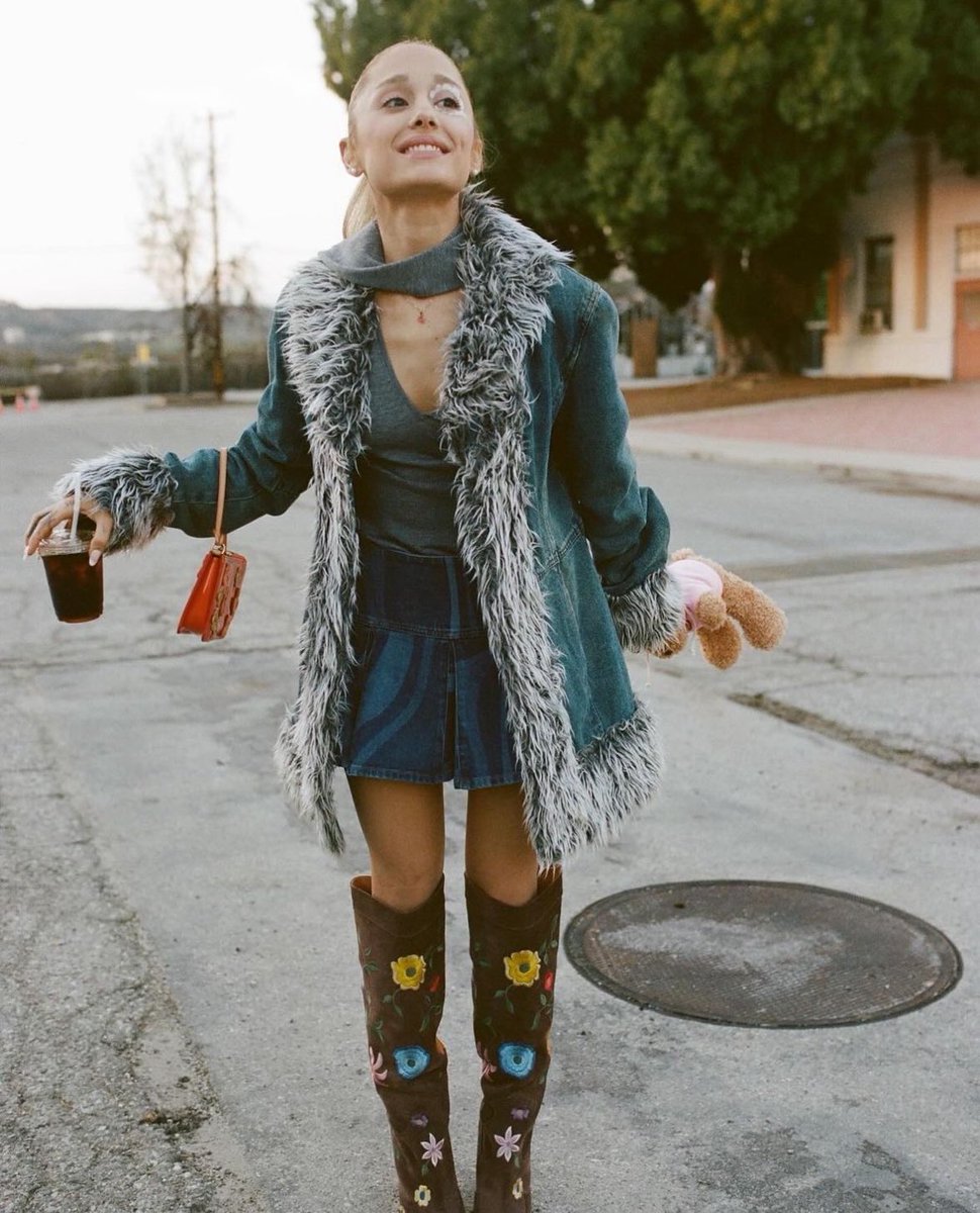 ArianaToday tweet picture