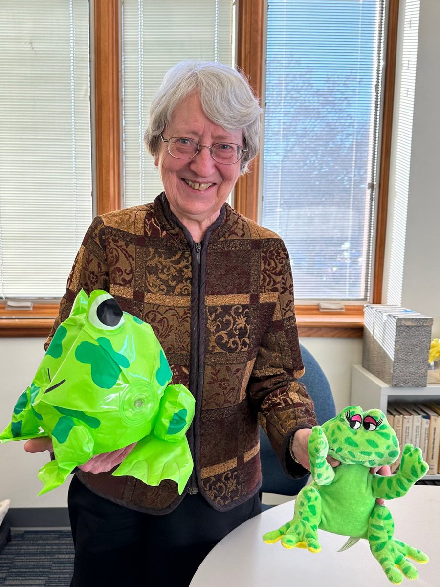 In 1996, the #iSchoolUI launched its Leep (MSLIS online) program. In 2024, the program turns 28 (or 7 Leap years!). Today we'd like to recognize Leep students and alumni as well as Professor Emerita Linda C. Smith, who was instrumental to the program's development and success. 🐸