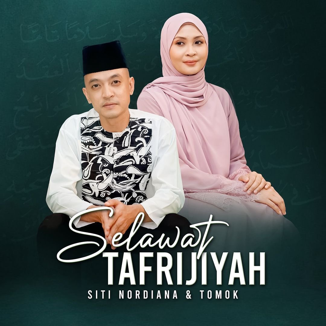 Sitinordianafc's tweet photo. Bismillahirrahmanirrahim.. Alhamdulillah terhasilnya kerjasama antara nana dan @tomokofficial untuk Album Nur Selawat sempena menyambut ramadhan bakal tiba . . 

InsyaAllah kejap lagi jam 12 am ,1 Mac 2024 dah boleh dengarkan Selawat Tafrijiyah di semua streaming platform. https://t.co/Uxfsp15uZd