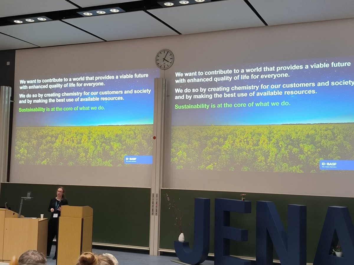 Also industry is giving talks at #DZT35. The @BASF_DE is up to date with its sustainable catalysis!