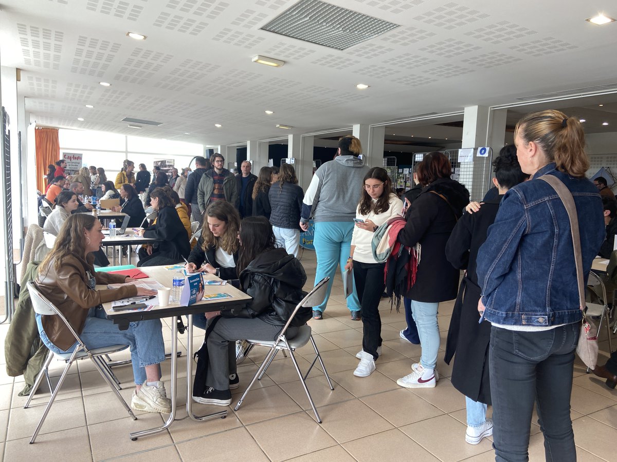 Beau succès du 1er Forum de L'Aiguillon la Presqu'île :
✅ 380 visiteurs, 200 profils présélectionnés, 
Merci aux 46 entreprises, partenaires, au COPIL pour leur engagement.
L'équipe de la <a href="/MLSudVendee/">Mission Locale Sud Vendée</a> vous encourage pour la saison #2024
<a href="/LaurentHuger/">Laurent HUGER</a> <a href="/DepVendee/">Département Vendée</a> <a href="/paysdelaloire/">Pays de la Loire</a>