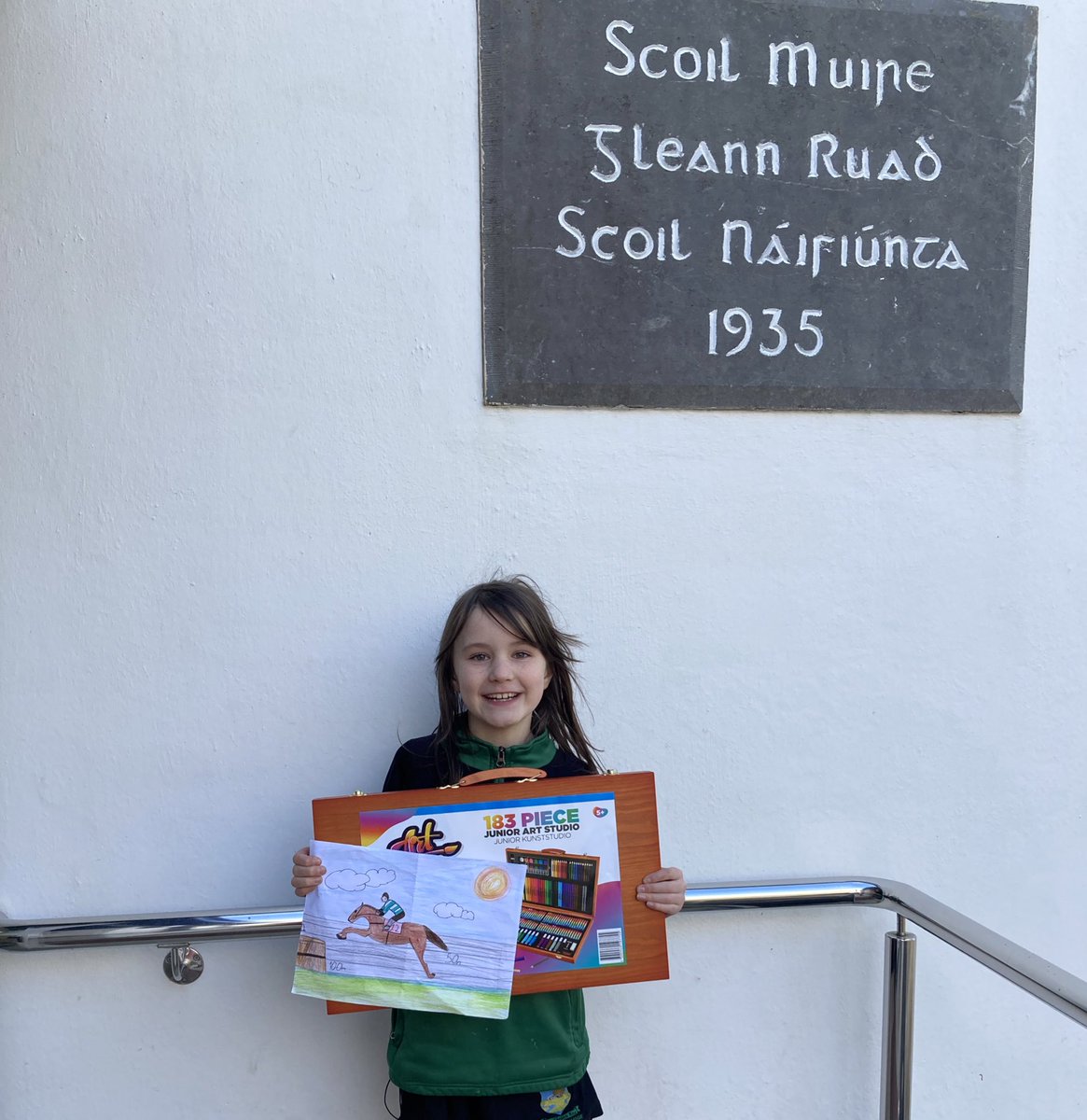 🎨🖌️A very happy girl receiving her prize for coming 2nd in the Kildorrery Point to Point art competition. Maith thú 👏🏻👍🏻