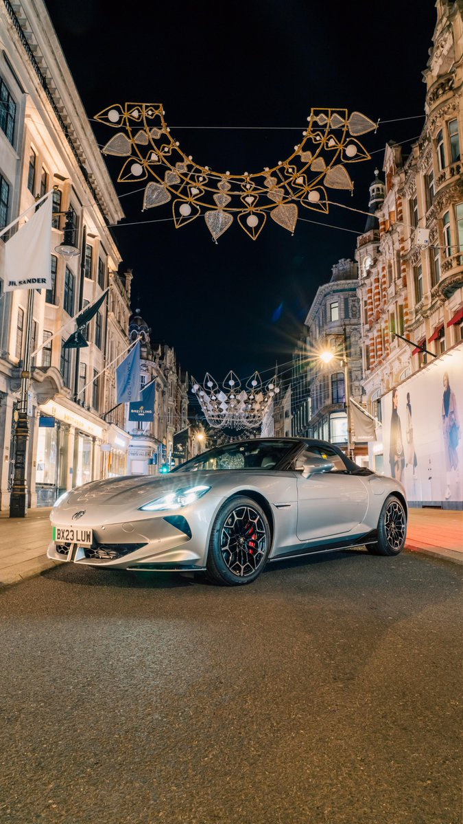 Get ready to be blown away by the MG Cyberster! With a dual-electric motor and all-wheel drive configuration, it sprints from 0 to 100 km/h in just 3.7 seconds. Buckle up for the ride of a lifetime! #MGCyberster news.mgmotor.eu/press/mg-offer…