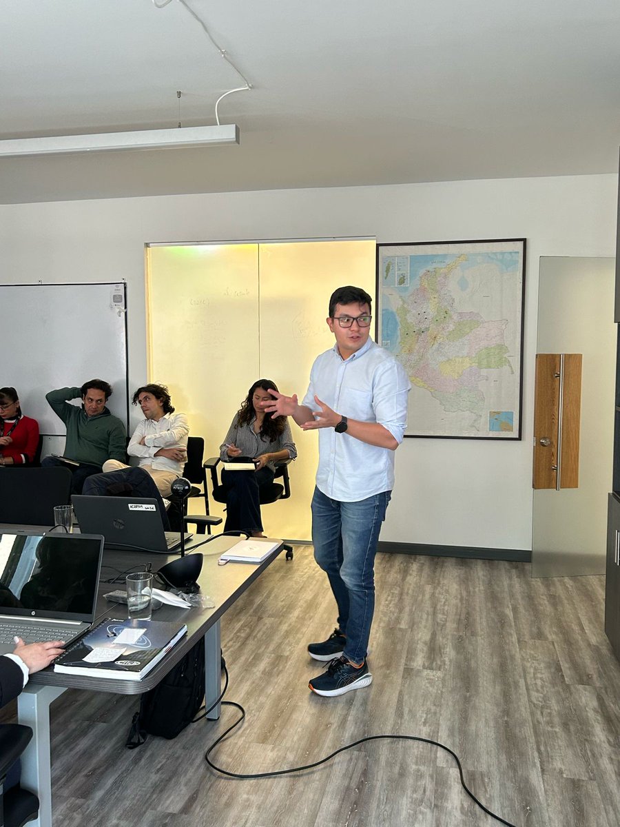 ServiciodEmpleo's tweet photo. #NosPreparamos hoy participamos en la charla "hablemos de empleo" donde conocemos la Matriz Insumo Producto: Análisis económico de la relación del PIB y Empleo. 🗃️👨🏼🏫 https://t.co/5WPPqtPWvt