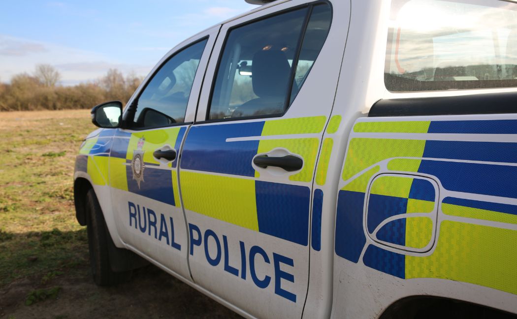 Three poaching suspects were arrested after a call from a member of the public. Officers, who were in the area as part of a pre-planned rural crime operation, were called to Broomfield Lane, Mattersey Thorpe, at 10.42pm yesterday (Wednesday). orlo.uk/yh5q9