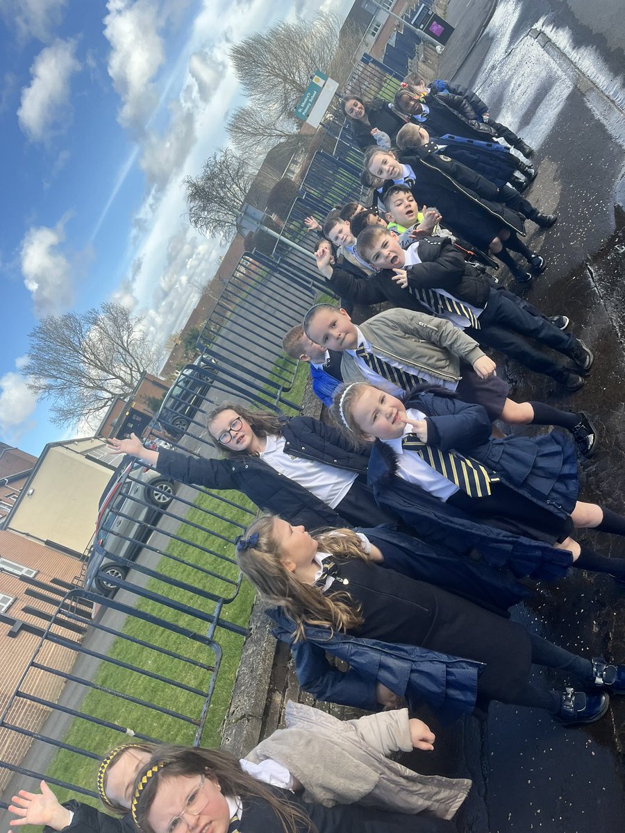 St_monicas_prim's tweet image. P2a went for a walk around our school grounds today to spot any possible causes of air pollution in our local community.  

#cleanairweek 🌳☀️☁️