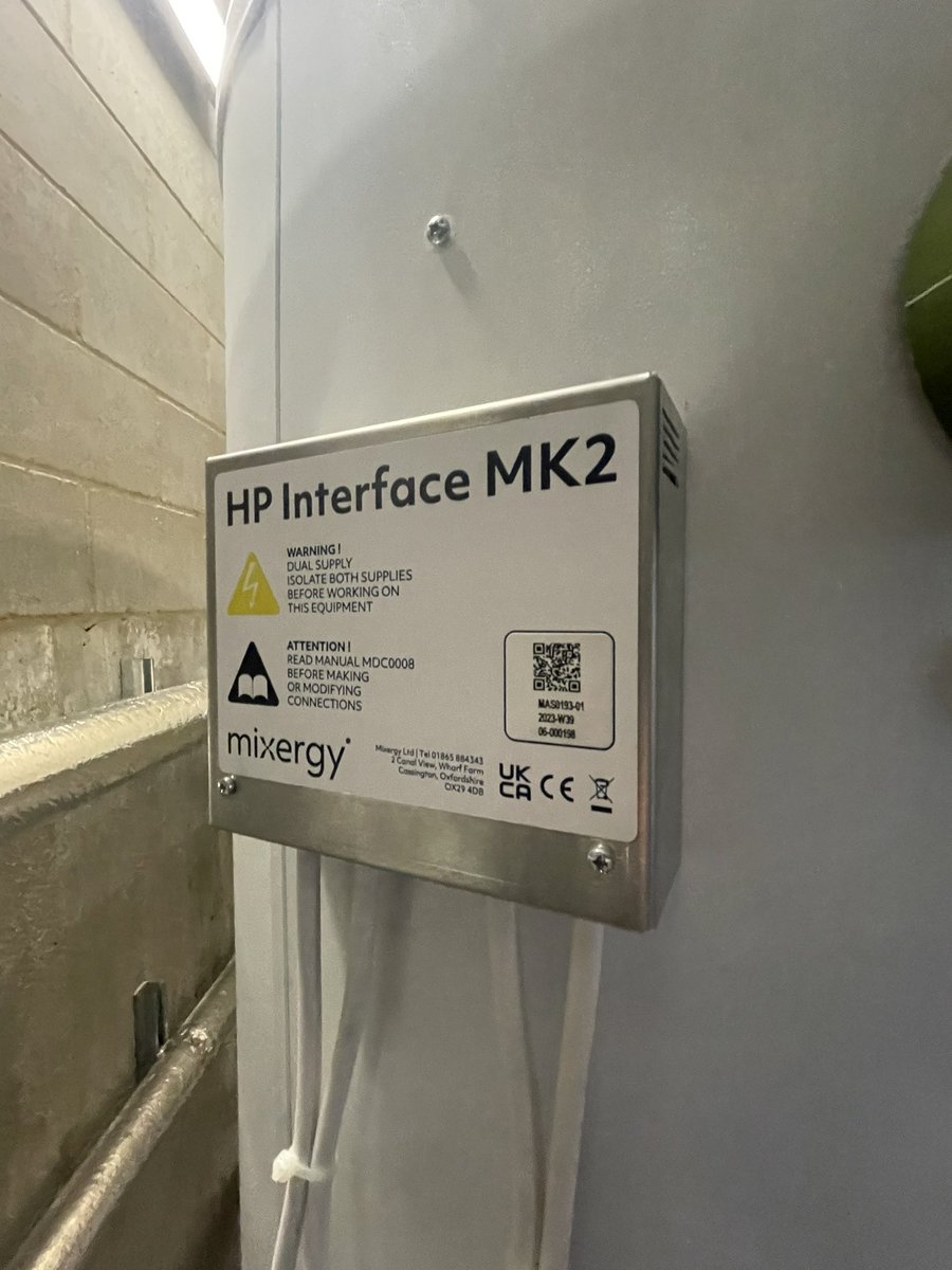 Innovation is key to decarbonising commercial hot water. Today I was on a site visit with @MitsubishiUK , @NGBaileyUK and Twenty One Engineering to inspect a innovate design using split VRF heat recovery to heat hot water using @MixergyLtd smart hot water cylinders.