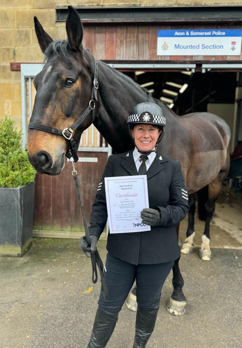 Many congratulations to Sergeant Liz Lovell from @GlosHorsePol who, pictured here with Mendip, passed her Intermediate Equitation Exam today with flying colours! 🐴 🏆 #mountedexams #welldone