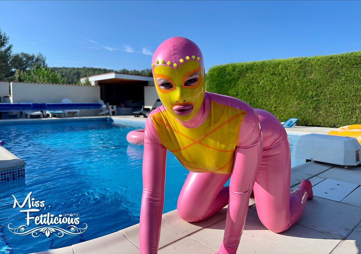 Sweet like candy 🩷🧡💛

I love going to warm and sunny destinations. ☀️ I definitely prefer hot weather over cold weather. Even though it can be very sweaty in latex sometimes. I just hate being cold. 

fetiliciousfans.com/videos/816-swe…

#latex #latexdoll #sunny #swimmingpool #rubberdoll