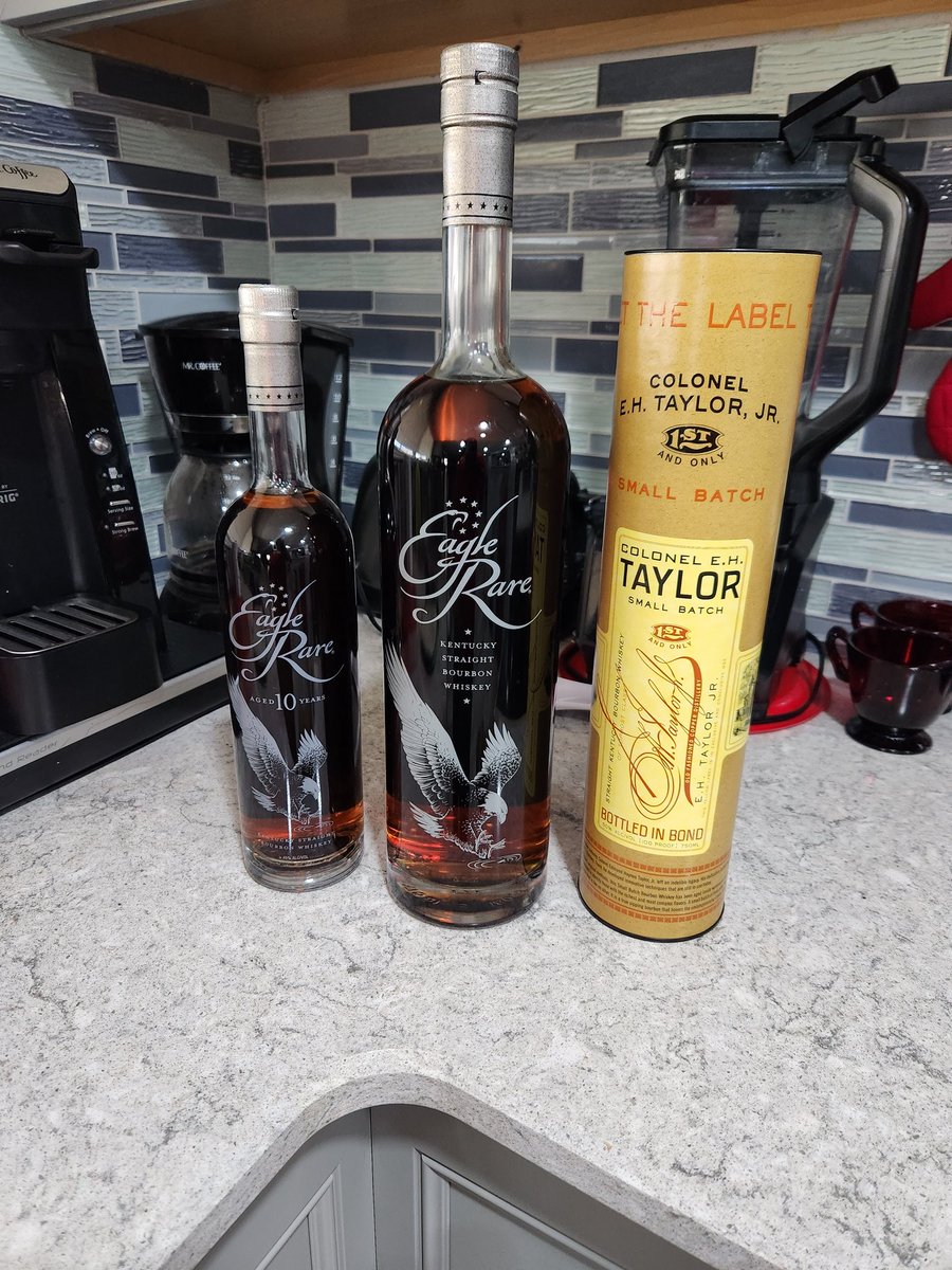 BingoLong73's tweet photo. Nice haul today! 🫶🏾 Finally found the elusive 1.75 liter @eaglerarelife 😉 #Bourbon 🥃 never pass up a chance to grab #ColEHTaylor https://t.co/jgO02WPPHR