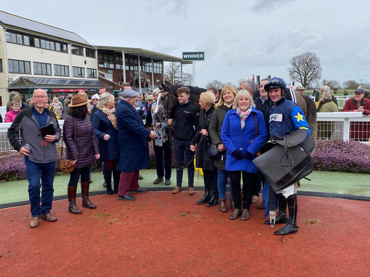 Johannes makes it a double for the team on the day & @jacktudor9 @TauntonRacing winning for the first time over hurdles 🥇#34
