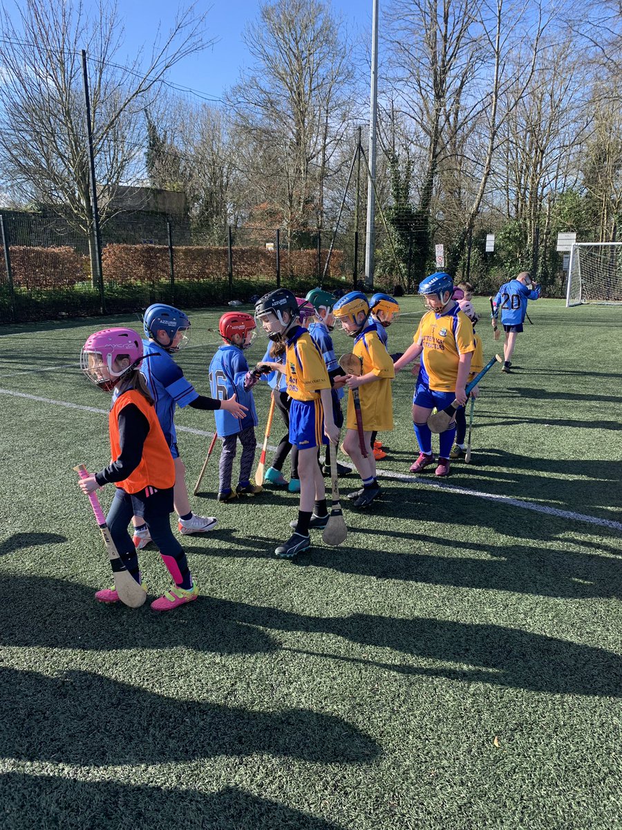 Well done to all schools who participated in the 1st & 2nd class hurling blitz played at @cahirpark_astro today💪💪 Thanks to @ColDunIascaigh TYs for helping with organisation of blitz 👍👍 @pookiefitz @daveybyrne8 @cahirgaaclub @newcastlegaa @Fr_SheehysGAA @moyleroversclub