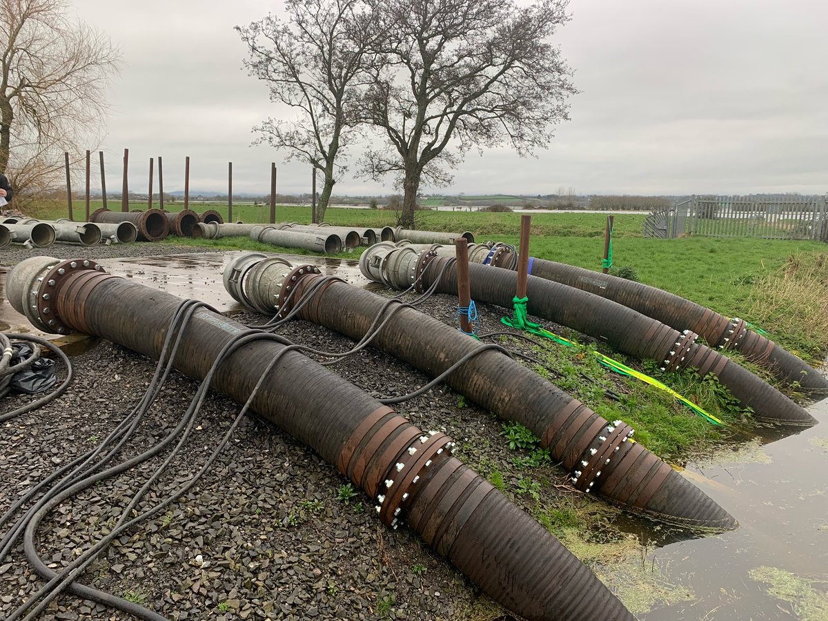 After recent rainfall led to flooding in Godney #Somerset, we are enhancing our pumping capability at North Drain Pumping Station with two more submersible pumps, supplementing the fixed assets and other temporary pumps already in place. We will continue to monitor the situation.
