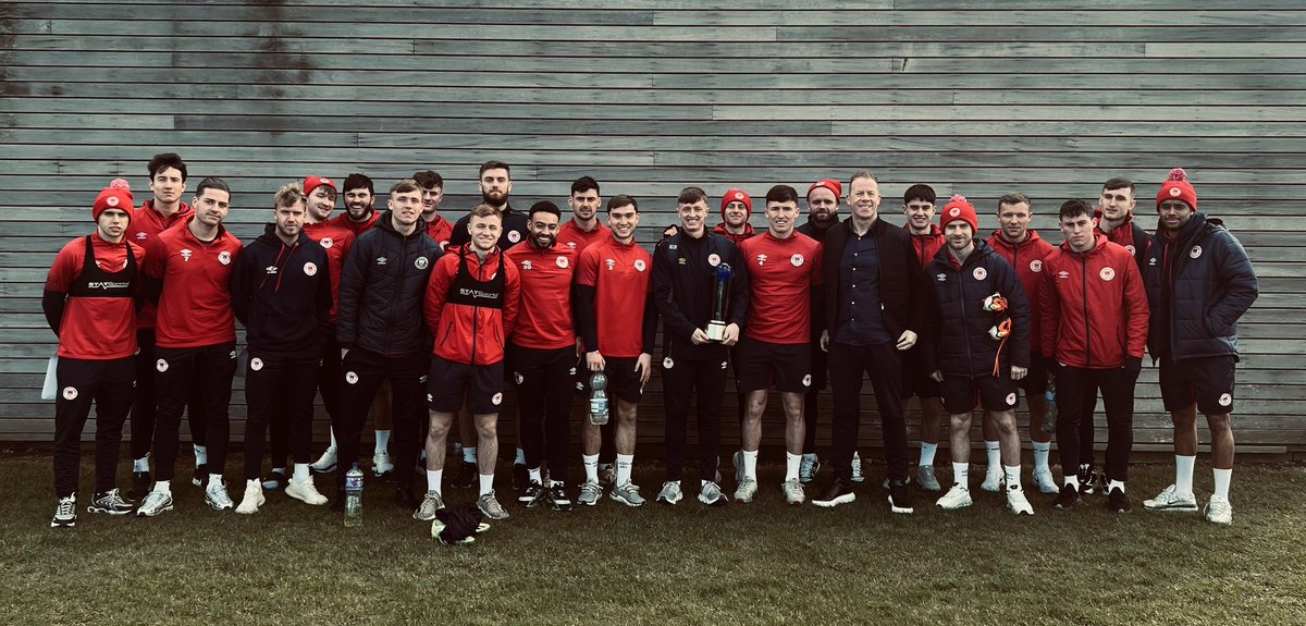 Thanks to @stpatsfc squad for giving their feedback on how we can improve our league and the working conditions of the players, at our club meeting today. Nice to present @ChrisForrester1 with the new @PFAIOfficial POTY trophy in the presence of his teammates.