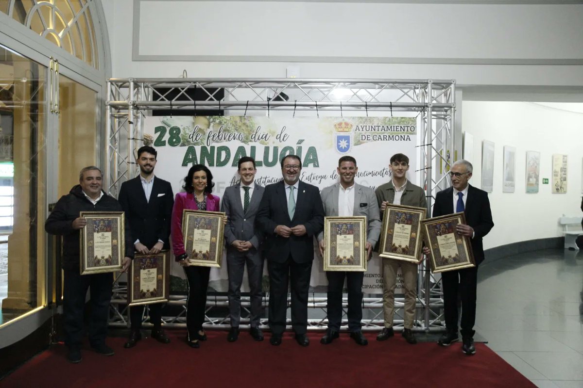 JuanAvilaCARMO's tweet photo. Reconocimientos en el DÍA DE ANDALUCÍA 

Anoche celebramos la Gala por el Día de Andalucía en la que hemos reconocido a personas, empresas y entidades de nuestra ciudad.

Todos ellos representan el talento, la capacidad de trabajo y la generosidad de los carmonenses https://t.co/ClhosIokfz